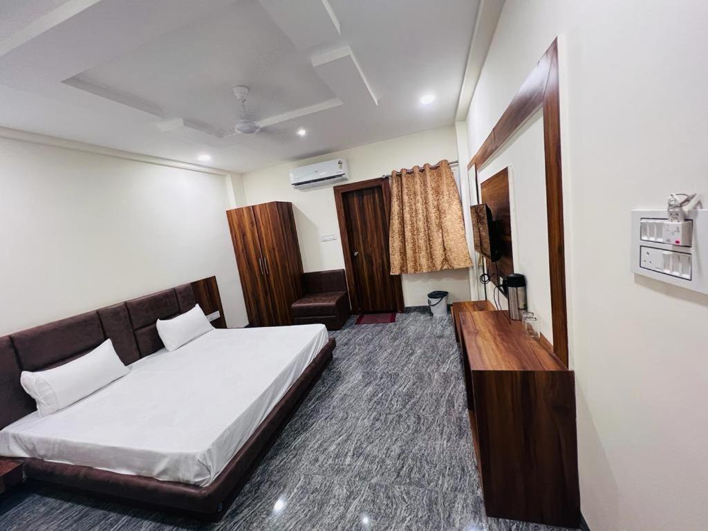 Hotel Anand Ujaim Exterior foto